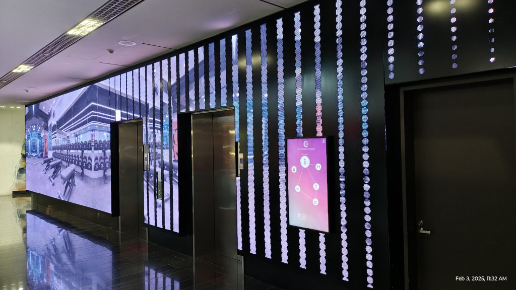 Digital Signage for Shopping Centers - Foyer Displays